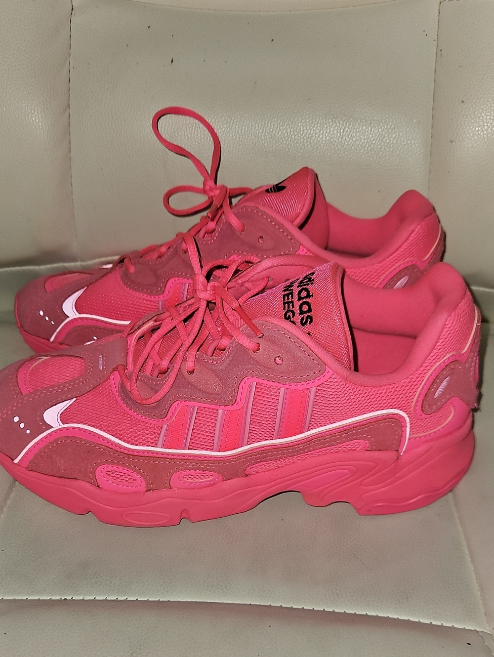 Adidas Ozweego Hot Pink Sneaker
